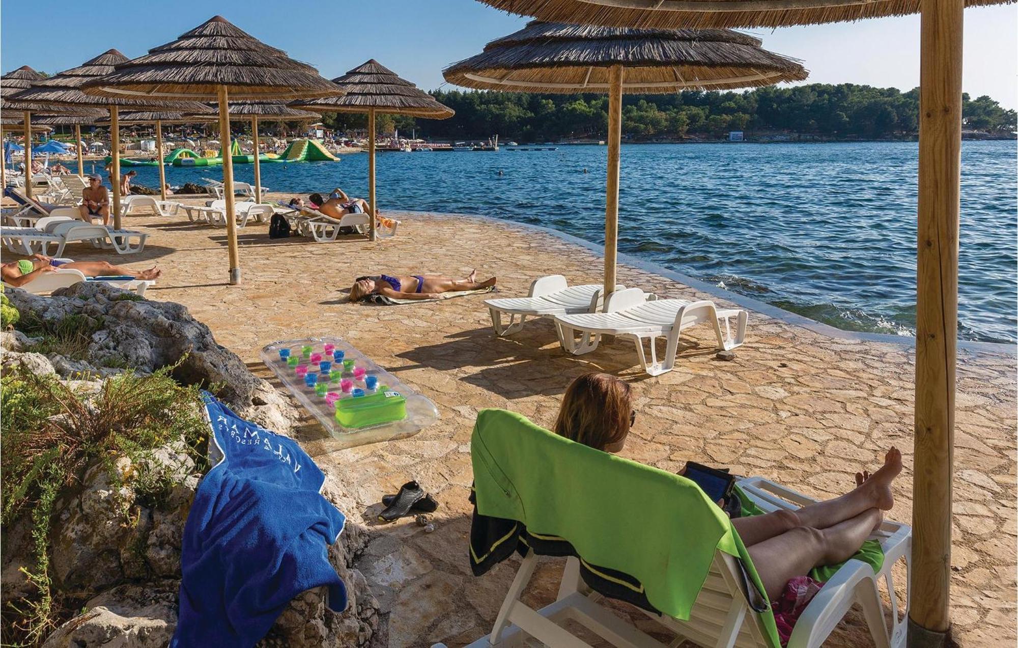 2 Bedroom Beautiful Apartment In Poreč Exteriér fotografie