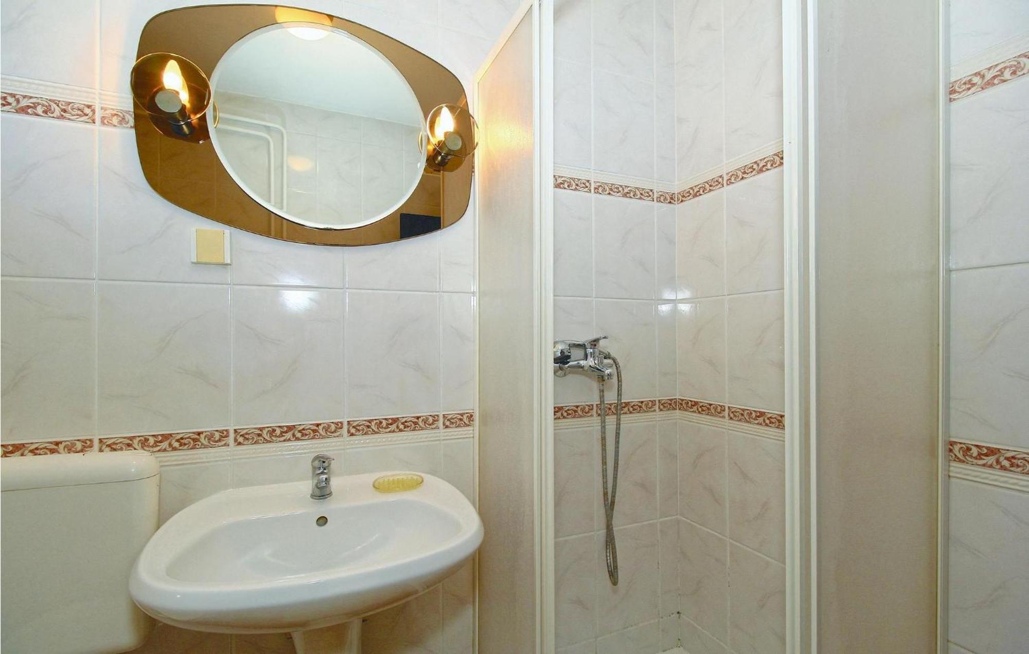 2 Bedroom Beautiful Apartment In Poreč Exteriér fotografie