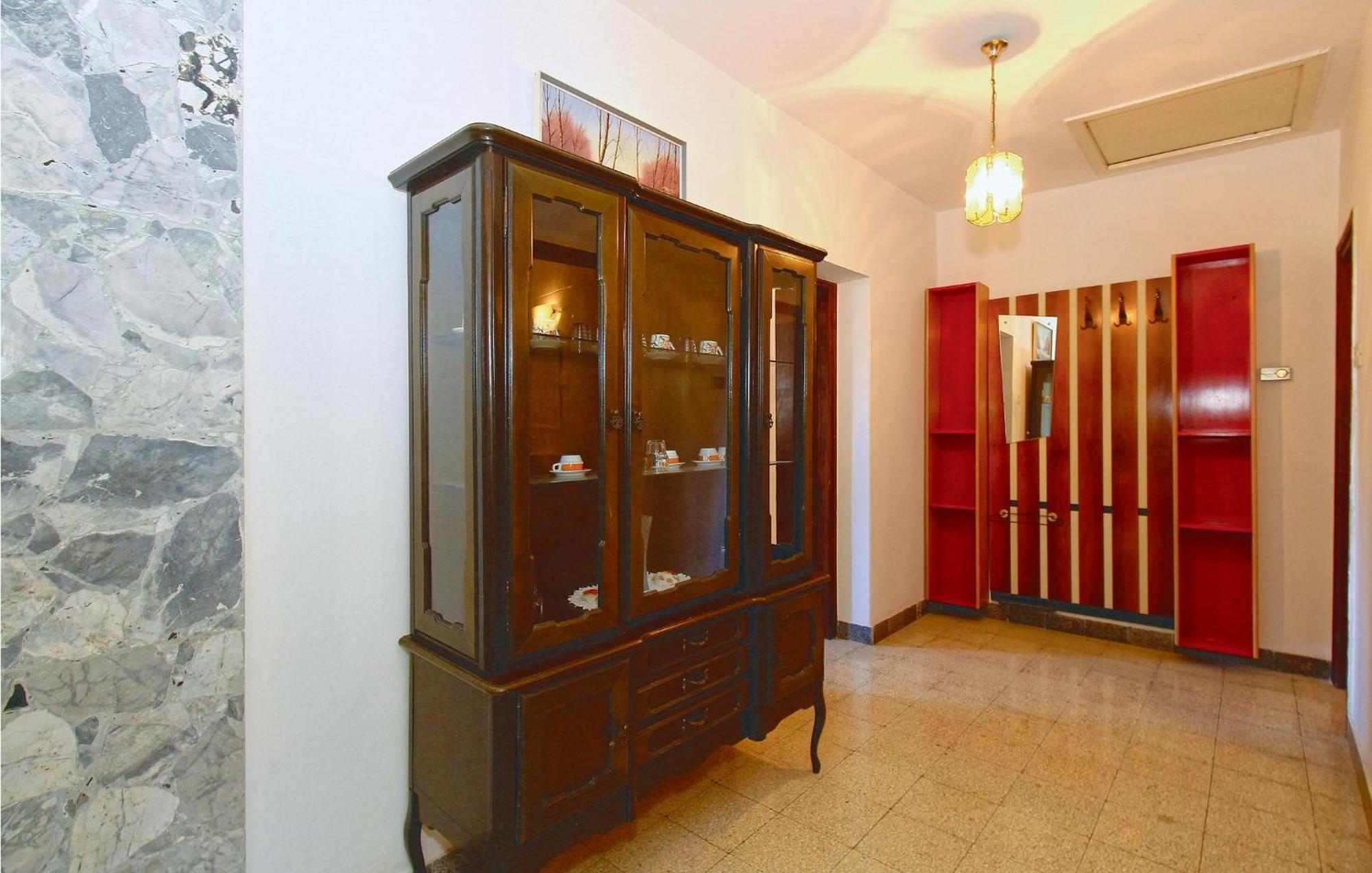 2 Bedroom Beautiful Apartment In Poreč Exteriér fotografie